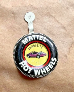 Mattel Hot Wheels Red Line TWINMILL & SILHOUETTE 1968 metal collectors buttons - Picture 1 of 4