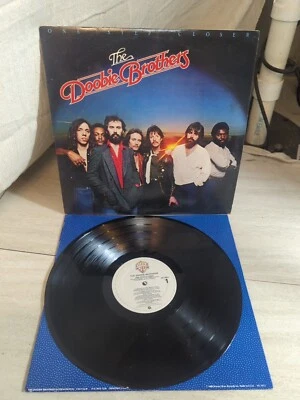 THE DOOBIE BROTHERS ONE STEP CLOSER VINYL LP VG - Image 1 of 4