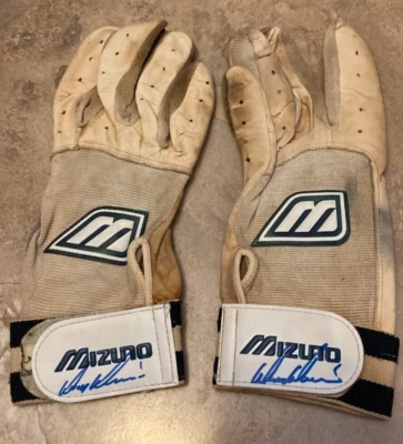 Danny Darwin 1988 Autographed Pair of Game Used Batting Gloves - Houston Astros - Image 1 of 4