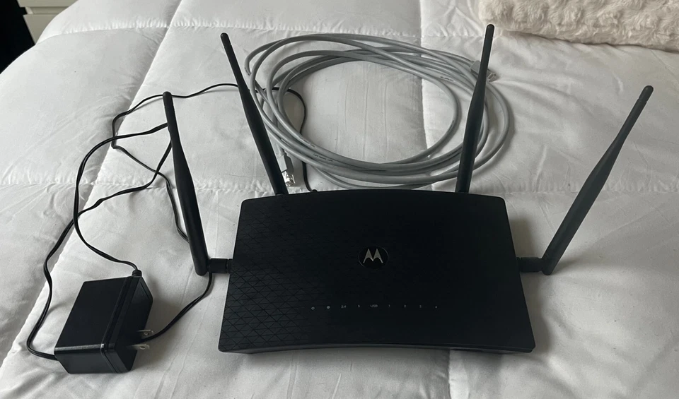 Motorola AC2600 4x4 WiFi Smart Gigabit Router with Extended Range, Model MR2600 - Image 1 of 1