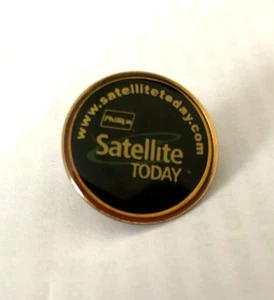 Botón de comunicación Satellite Today Magazine Vintage Souvenir Pin Uplink - Imagen 1 de 4