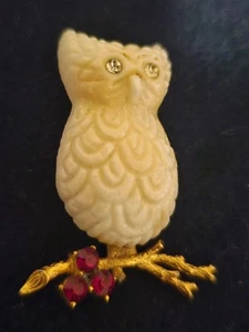 Mylu Brosche, Eule, Milchglas, selten, Stechpalmenzweig, Vintage Anstecknadel, Weihnachten, 2 3/4" - Bild 1 von 4