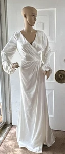 Revelry Vera Satin Maxikleid Gr. 12 weiß Perlen Langarm Abendkleid  - Bild 1 von 15