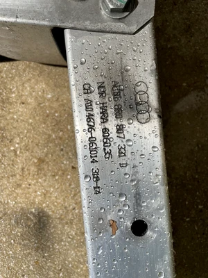 Barra de impacto y soportes para parachoques trasero Audi OEM de un Audi Q5 2015  Foto 1 de 4