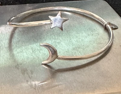 BRAZALETE ABIERTO CRUZADO LUNA/ESTRELLA LUNA CRECIENTE ESTERLINA  Foto 1 de 4