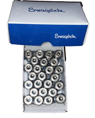 25 - Swagelok  1/4" T X 1/4" NPT Stainless 316 Straight Tube Fitting SS-400-1-4 - Image 1 of 4