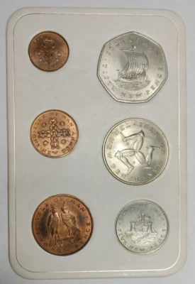 1971  ISLE of MAN UK 6 Coin DECIMAL PRESENTATION SET / WHITE WALLET - Image 1 of 4