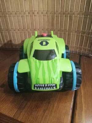 Maisto Tech Remote Control Cyklone Aqua Tread - Green - Image 1 of 4