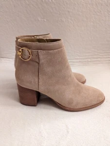 Botín de gamuza Tory Burch Sofia: talla 5,5 M: arena perfecta (260) - Imagen 1 de 7