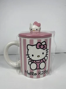 Hello Kitty rosa gestreifte Keramiktasse mit rosa Deckel Neu mit Etikett TikTok Viral - Bild 1 von 3