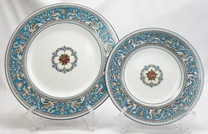 Wedgwood Florentine Turquoise Dinner and Salad Plate Set - NICE - Picture 1 of 4