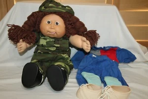 CABBAGE PATCH KID GIRL PUPPE 1986 COLECO BRAUNE HAARE AUGEN ZUNGE RAUS 2 OUTFITS - Bild 1 von 12