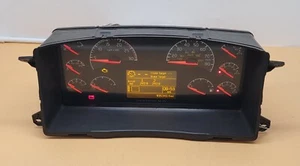 Volvo VNM 2017 cuadro de instrumentos usado P#22261636-P01 - Imagen 1 de 8