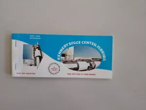 Vintage 1980's Kennedy Space Center Fiorida Eight Postcard Book - Picture 1 of 10