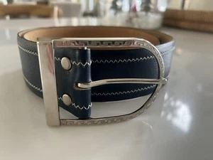Cinturón Denim Azul Cuero de Vaca Puntada en la parte superior Hebilla Plateada Llave Griega S/30 - Imagen 1 de 12