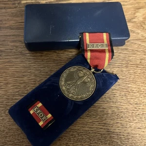 Medaglia ordine impiego esercito tedesco KFOR con fermaglio + astuccio BW342 - Foto 1 di 5