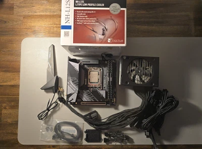 Combo SSD GIGABYTE B760I AORUS PRO Intel LGA 1700 DDR5 mITX i7 12700K 32 GB 2 TB Foto 1 de 4