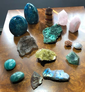 Crystal Collection: Apatite, Quartz, Fluorite, Labradorite, More – 15 Pieces - Picture 1 of 7