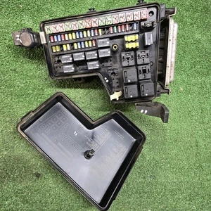 2003 DODGE FUSE BOX RAM 2500 3500 UNDER HOOD RELAY PANEL 5.7L - Picture 1 of 8