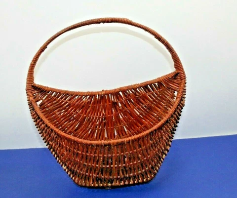 Vintage Woven Wicker 10x11x5 Wall Hanging Free Standing Flat Back Basket Cover