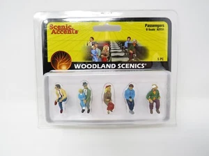 Juego de figuras Woodland Scenics O 2731 pasajeros sentados asistentes al parque personas - Imagen 1 de 2