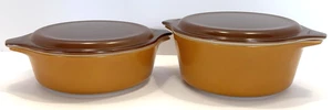 Vintage Pyrex Menge 2 Butterscotch Auflaufformen 471 & 472 mit braunen Deckeln - Bild 1 von 6