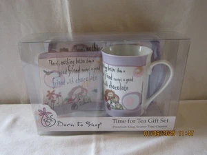 NEW BORN TO SHOP TEA TIME GESCHENKSET ENTHÄLT EINE TASSE, UNTERSETZER & STREUTABLETT. - Bild 1 von 2