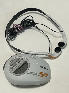 Sony Walkman SRF-M85W S2 Mega Bass & Clip Tested & Working w/Headphones - Picture 1 of 6