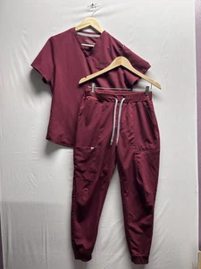 Fabletics Women’s Medium Maroon 2 Piece Scrub Set Joggers V Neck Barely Worn - Picture 1 of 10