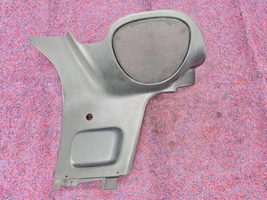 CHEVROLET CORVETTE C5 97-04 OEM LEFT DRIVER QUARTER PANEL SPEAKER TRIM COVER - Foto 1 di 7