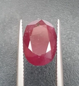 Rubin aus Mosambik 8,70ct inklusive roter Farbe und ist dabei gut für Schmuck - Bild 1 von 4