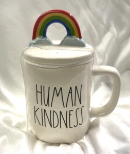 "Taza "HUMAN KINDNESS"" con tapa arco iris colección artesanal de Magenta" de Rae Dunn - Imagen 1 de 3