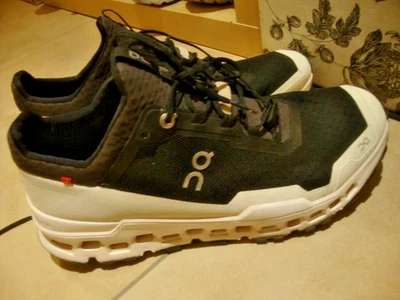 ON Sneaker ON CLOUD TEC Lauf-Fitness-Freizeitschuhe Gr.45 Grau-Schwarz s.getr. - Bild 1 von 4