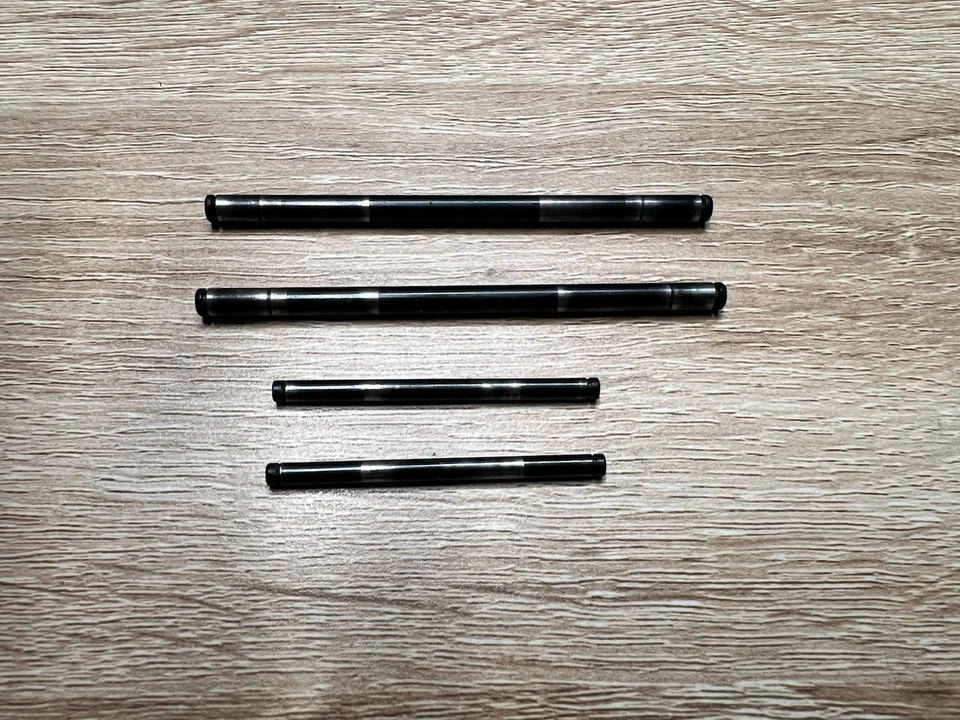 Juego de pasadores de bisagra interior/exterior brazo de suspensión trasera OFNA Ultra GTP 30151 36170 - Usado Foto 1 de 1