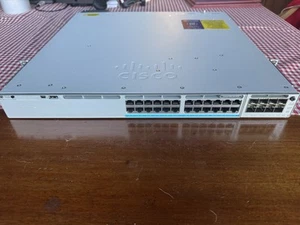 Cisco Catalyst C9300-24UX-E 24x 10G UPOE Multigig C9300-NM-8X 8x SFP+ 750W - Afbeelding 1 van 5