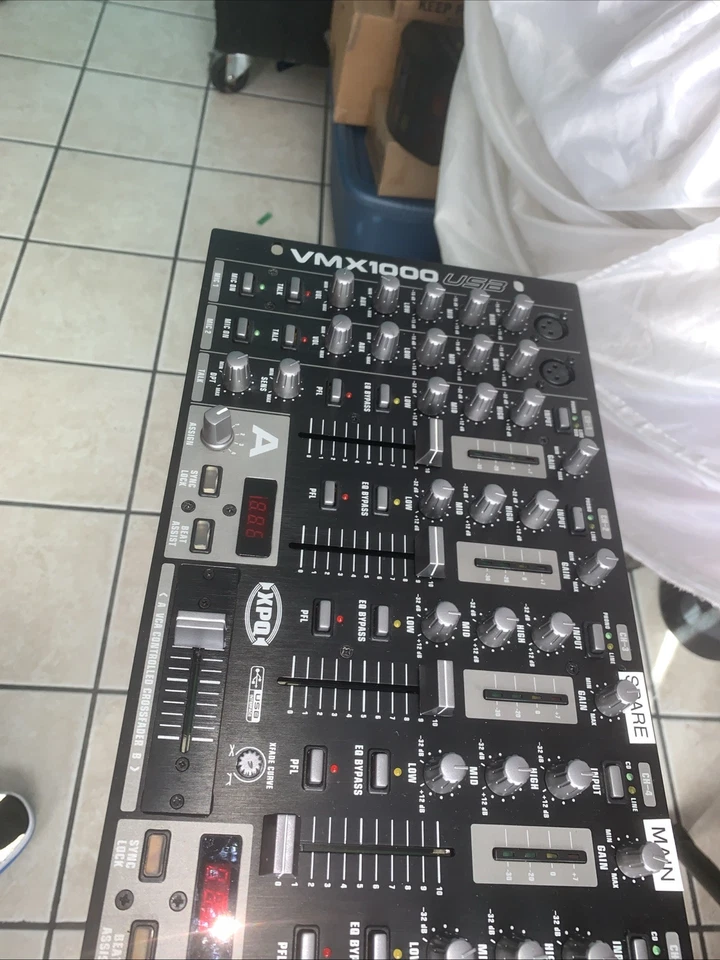 Mezclador DJ Behringer VMX 1000USB Foto 1 de 4