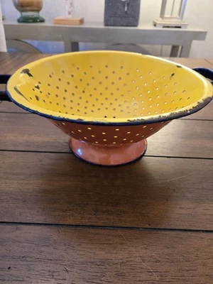 2 color enamel colander vintage - Image 1 of 4