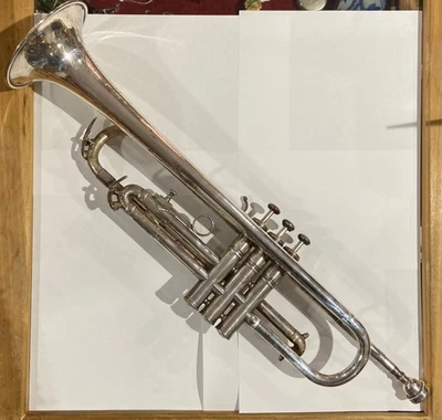 Tromba Besson - Vintage. Cromata con tasti in madreperla. - Immagine 1 di 4