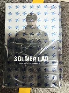Modellino Soosootoys SST-050 1/6 The Boys Soldier Boy 12" maschio in magazzino nuovo - Foto 1 di 12