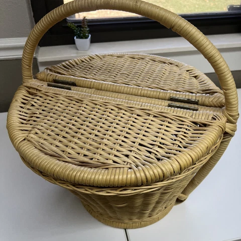 Vintage Heavy Duty Large Wicker Basket Double Hinged Lid Picnic, Gathering EUC Cover