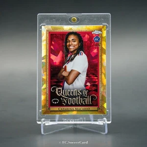 2022-23 Topps Chrome Sapphire WCL Catarina Macario Queens of Football Red RC 1/5 - Bild 1 von 3