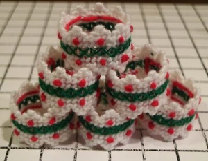 Anillos de servilleta de Navidad kitsch de colección hechos a mano lona de plástico punta de aguja acebo (6) - Imagen 1 de 5