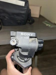 Sony VCT-R630 RM Hi8 Tripod with Remote - Picture 1 of 3