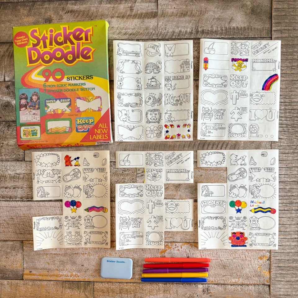 Kit de garabatos de pegatinas Pineapple Inc colorea tus propias hojas de pegatinas de colección LEER Foto 1 de 4