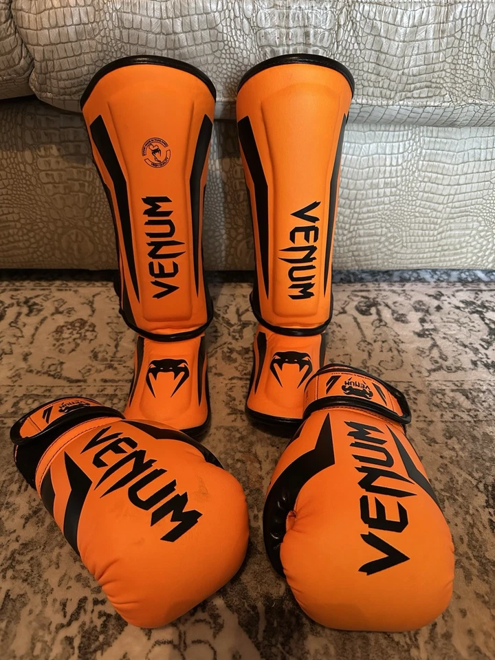 Guantes y espinilleras de boxeo Venum para niños Foto 1 de 1