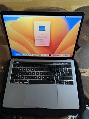 MacBook Pro Space Grey - 13“ Zoll - Touch Bar - 2017 - Bild 1 von 4