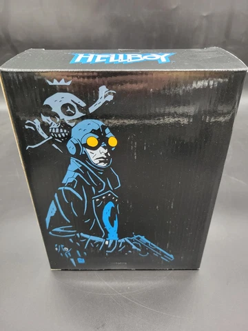 Hellboy Ghost of Lobster Johnson Mezco Toyz 2005 Limited Edition of 2000 Cover