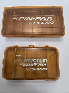 (2) Plano Tackle Boxen 3213 Mini-Magnum Pocket-Pak 2-seitig 3511 Spin-Pak - Bild 1 von 8