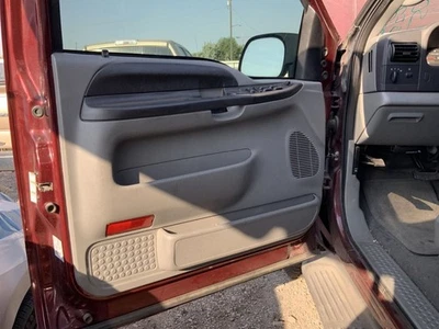 OEM F250SD    2005 Front Door Trim Panel 1368240 Foto 1 de 4