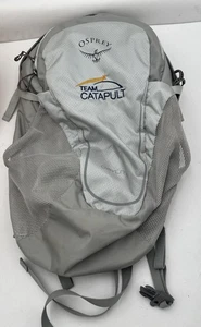 Osprey Daylite Wanderrucksack mit H2O Tasche Reißverschluss grau blau Logo - Bild 1 von 9